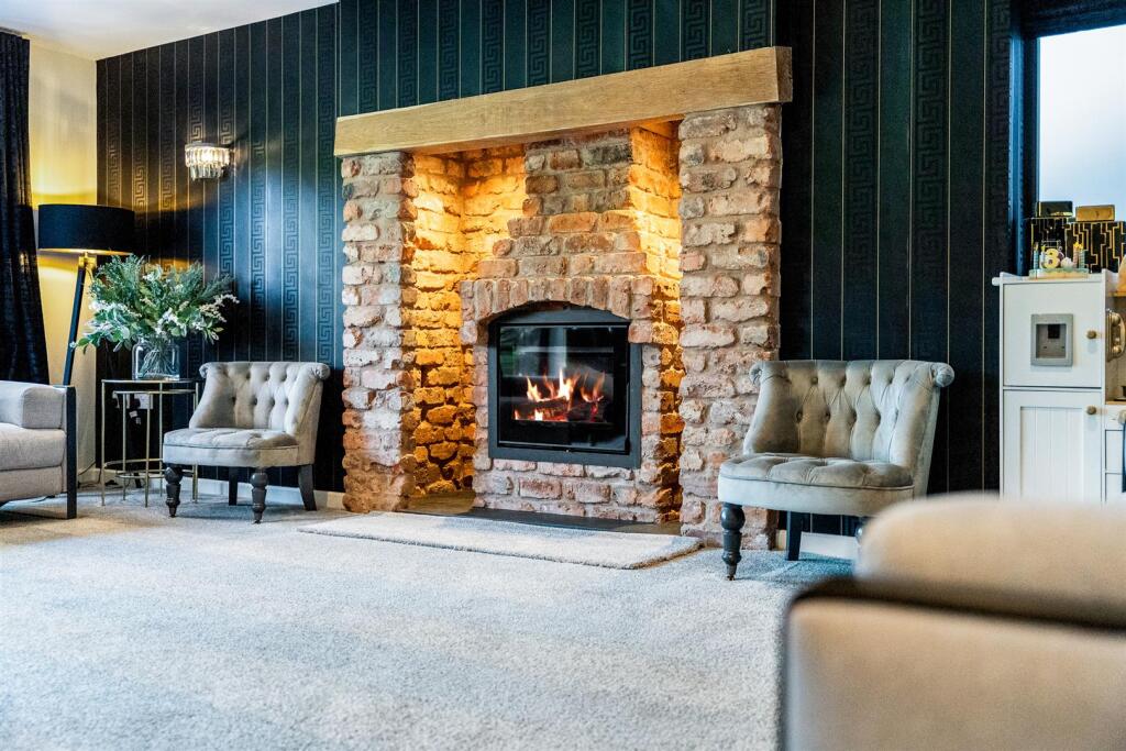 LoungeFireplace Feature