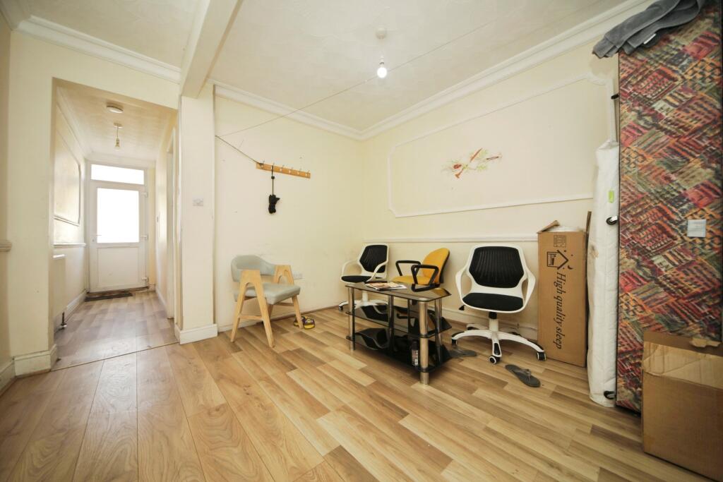Lounge/Dining Room