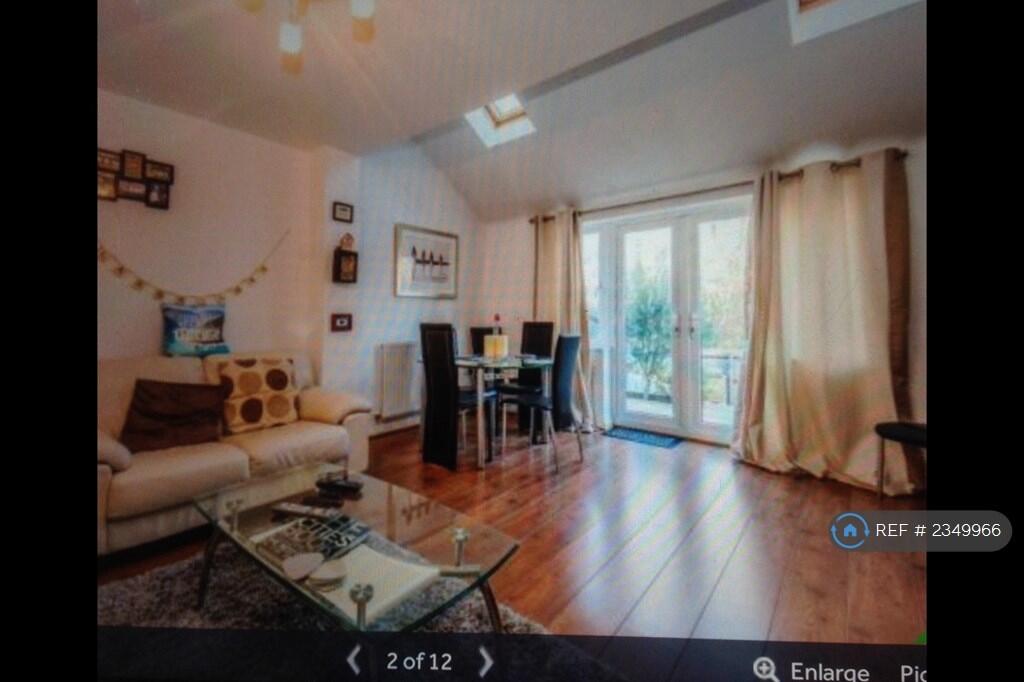 Living/Dining Area