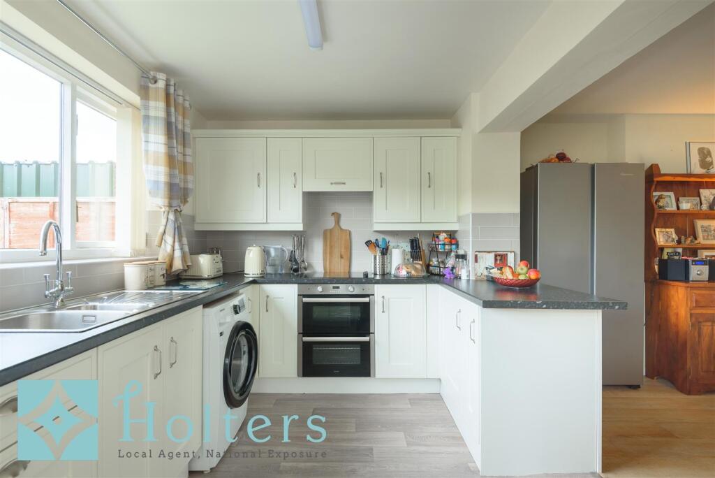 13 Llewellyn Road, Kington-16.jpg