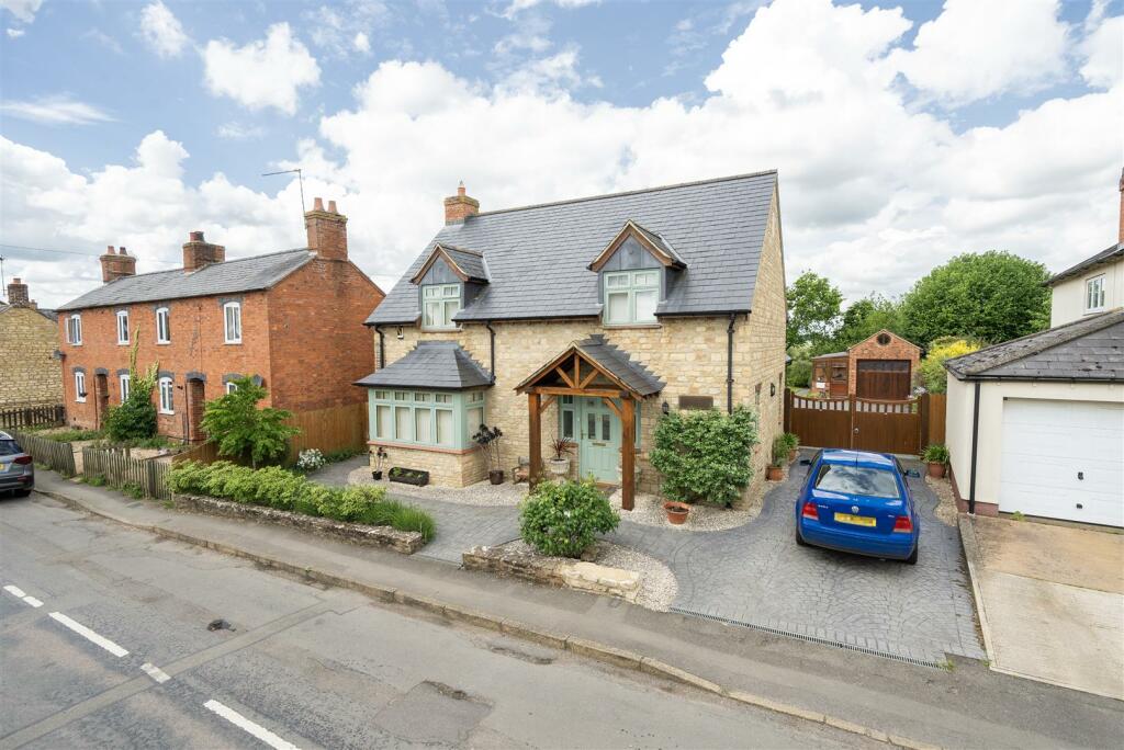 32a High Street, Paulerspury