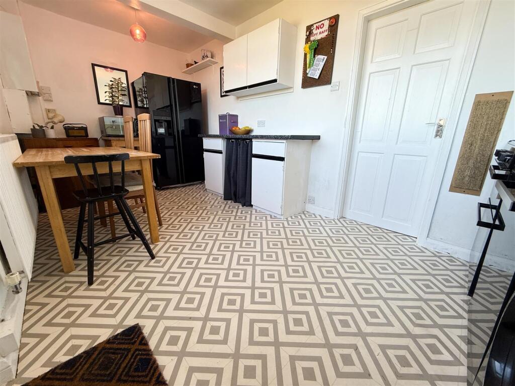 KITCHEN DINING ROOM