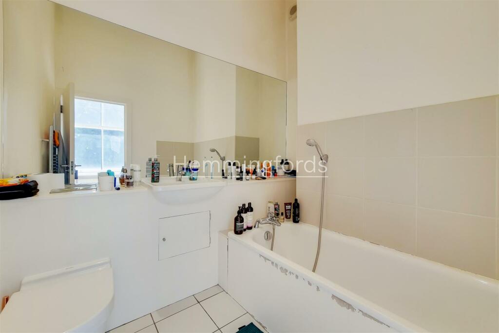 7_Bathroom-0.jpg