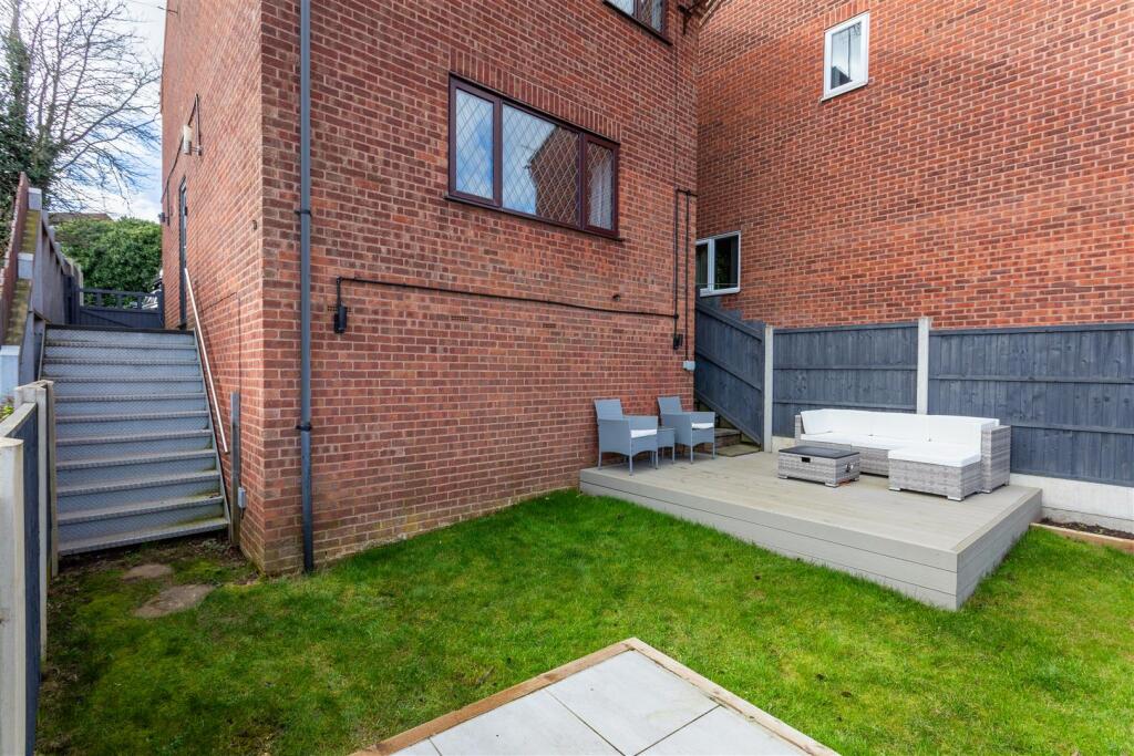 1 Redcar Close, Gedling, NG4 4EW-0006-External.jpg