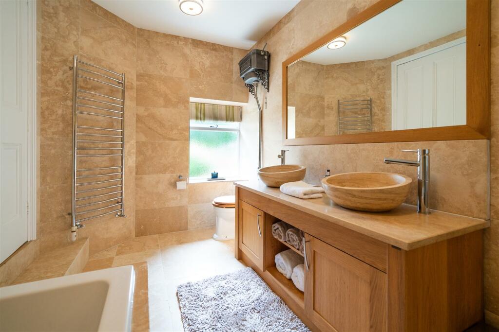 Bathroom 2-2.jpg
