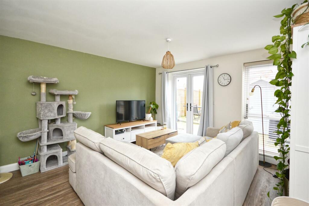 Sitting/Dining Room