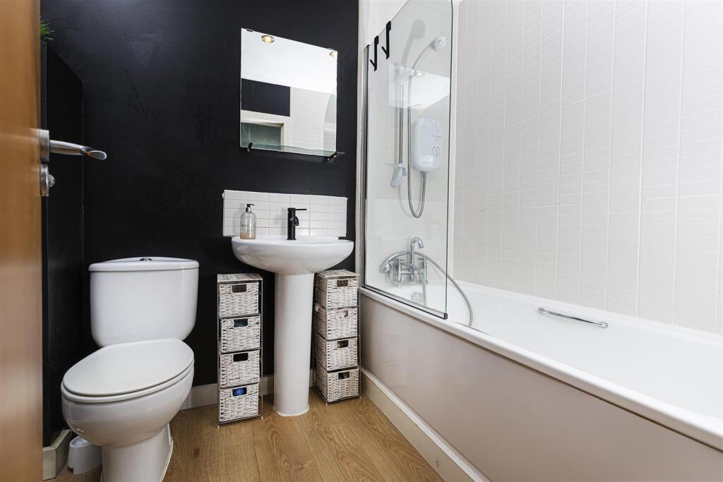 En Suite Bathroom