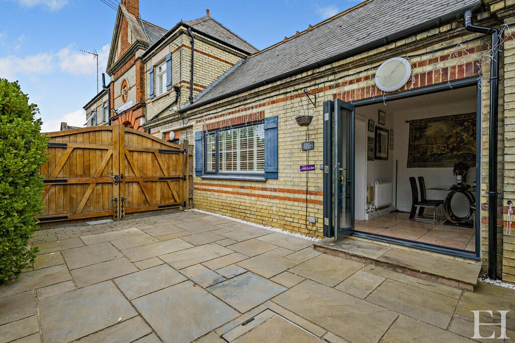 8646487-exteriorW...