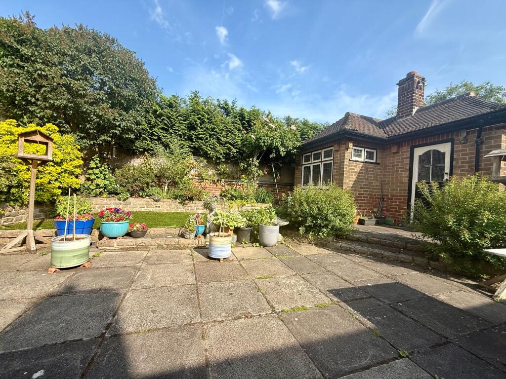 Rear garden/Gardener¿s cottage