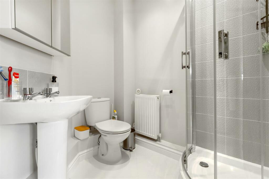 ensuite.jpg