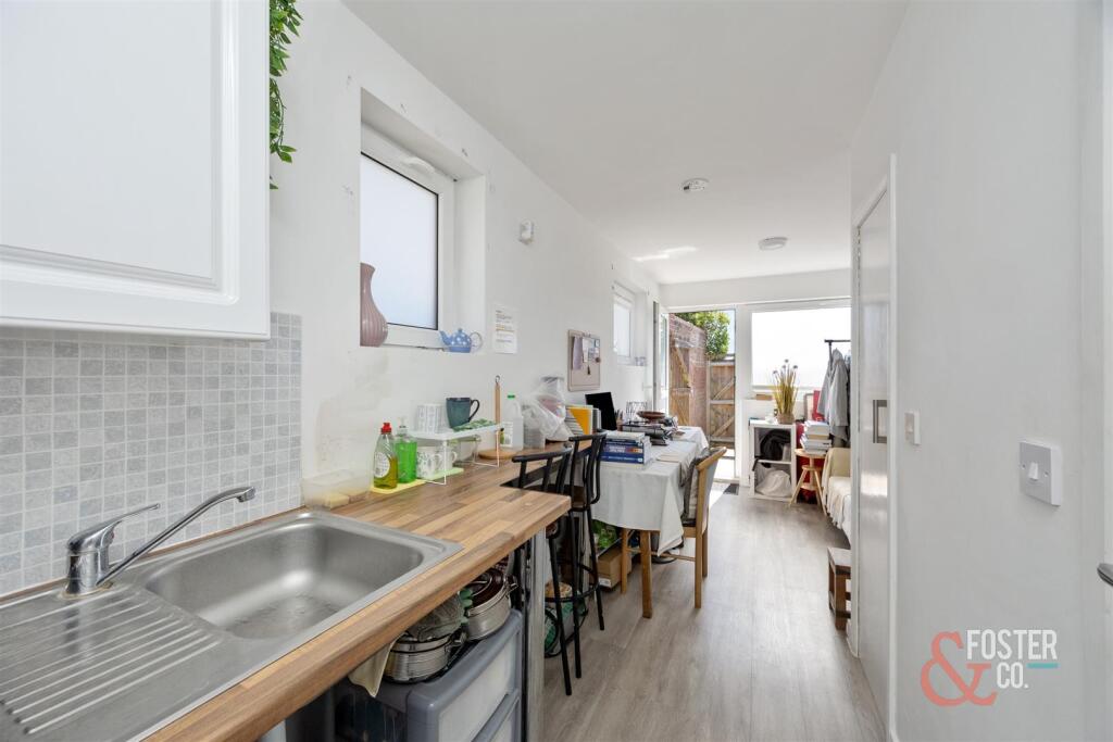 Woodland Avenue, 96-006.jpg