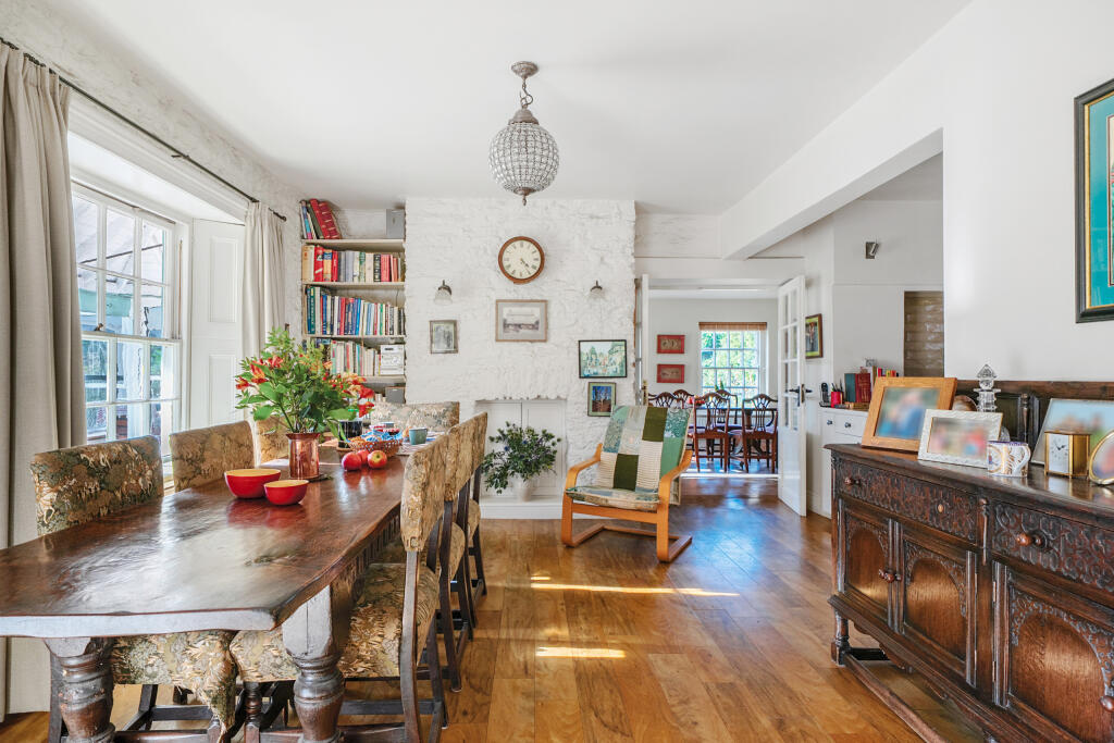 1372752-30-691b6941325f7