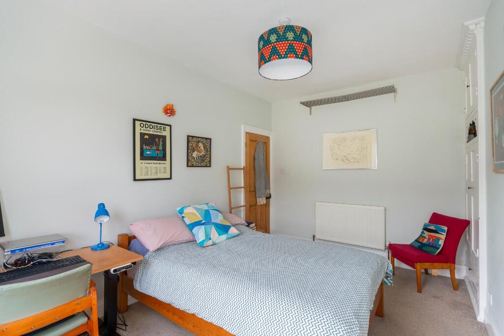 0R5RKE - Bedroom A.jpg