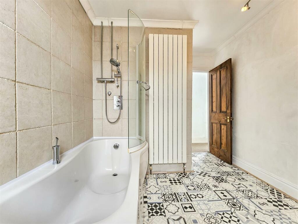 Main Street, Rosliston (14).jpg