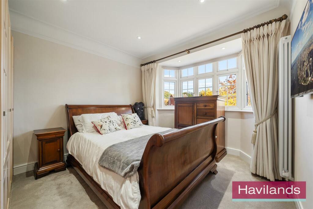 5 The Ridgeway N14 6NX-3.jpg