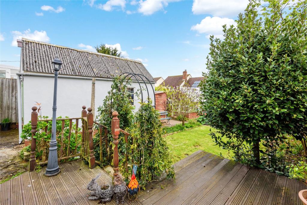 Decking &amp; Garden