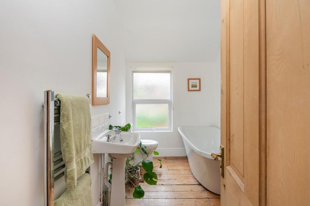 0S6RBN - Bathroom C.jpg