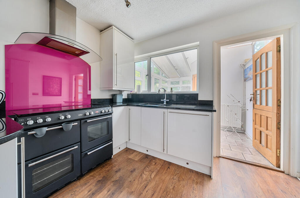 1299065-6-682f448...