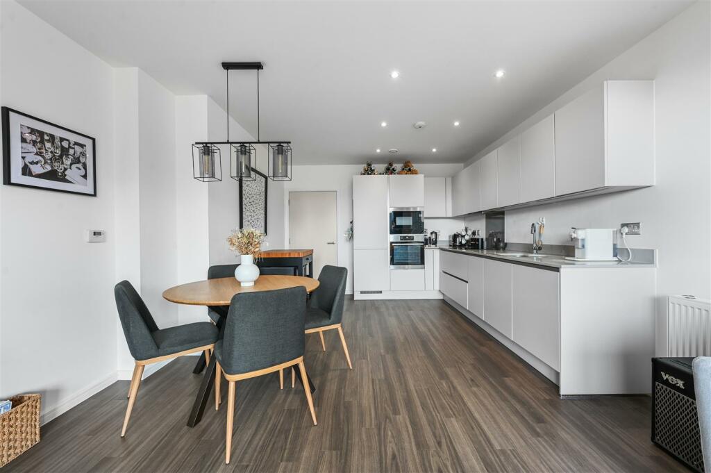 Kitchen and Reception Room 4.JPG