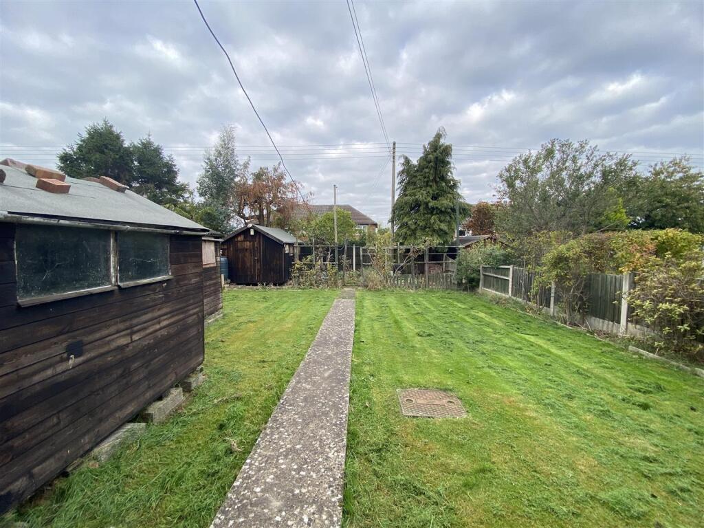 6 Sunfield Gardens-4.jpg