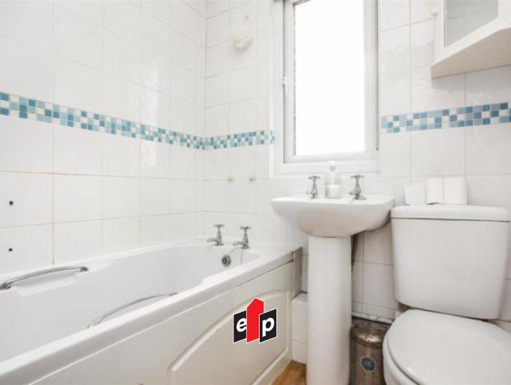 Oldham Avenue, Wyken - Bathroom