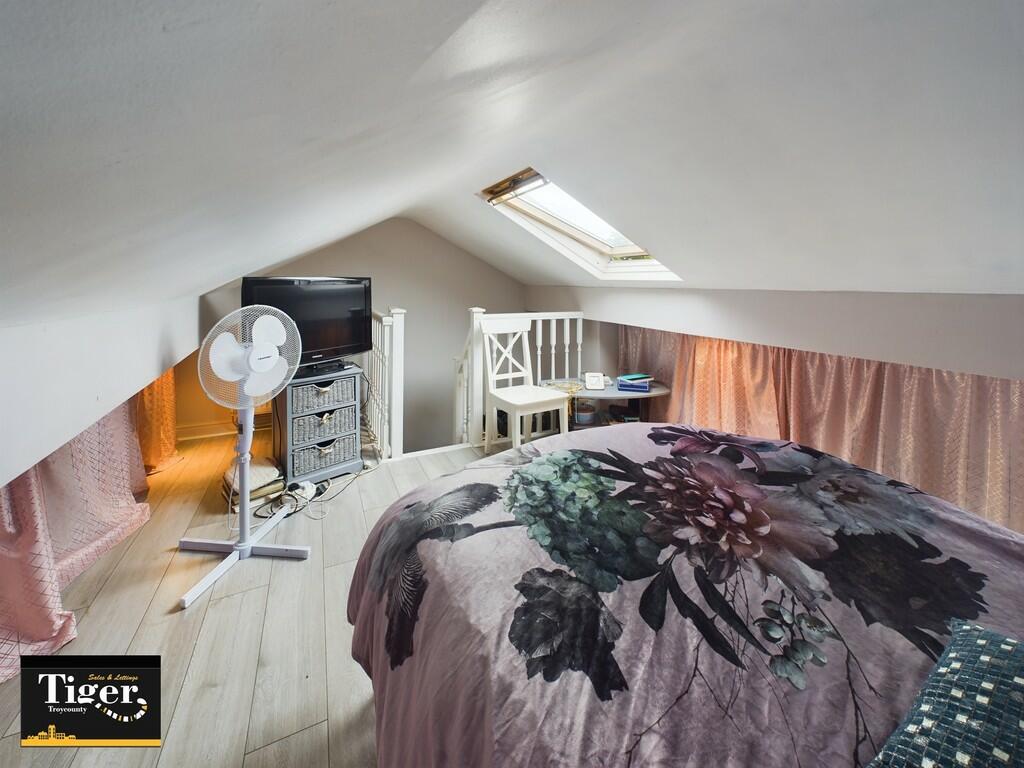 CAM02176G0-PR0279...