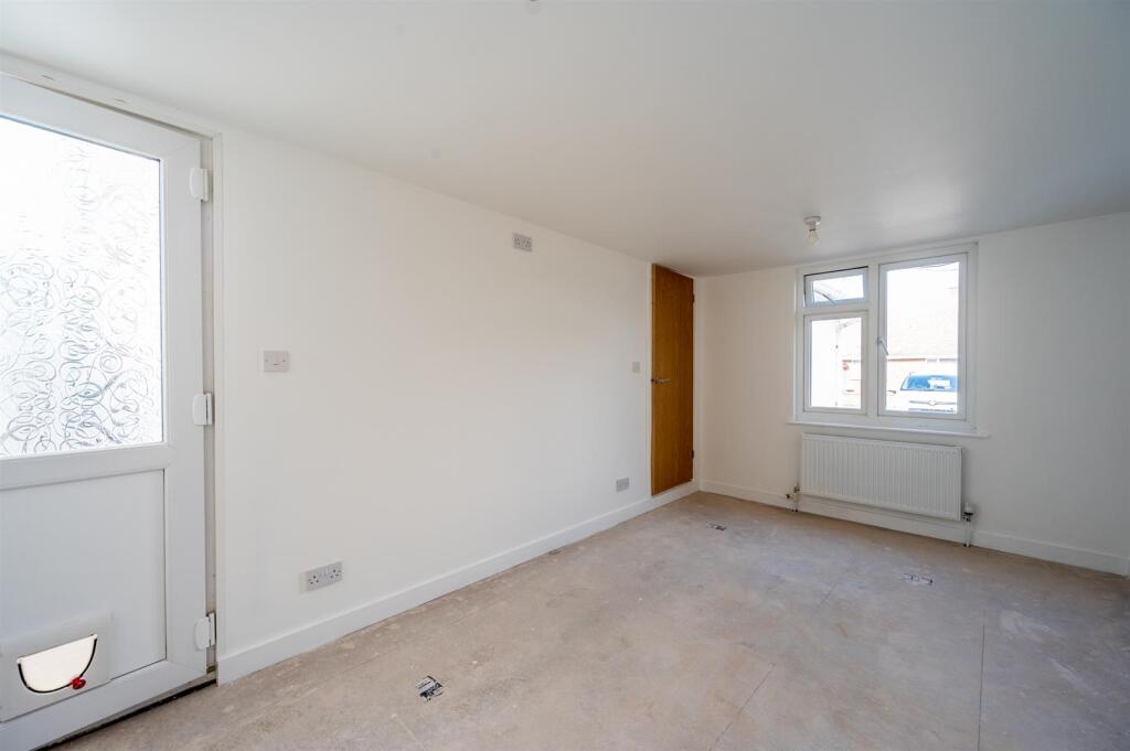 1aEastokeAvenue2213.jpg