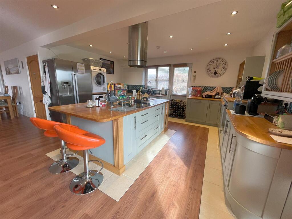 kitchen 5.jpg