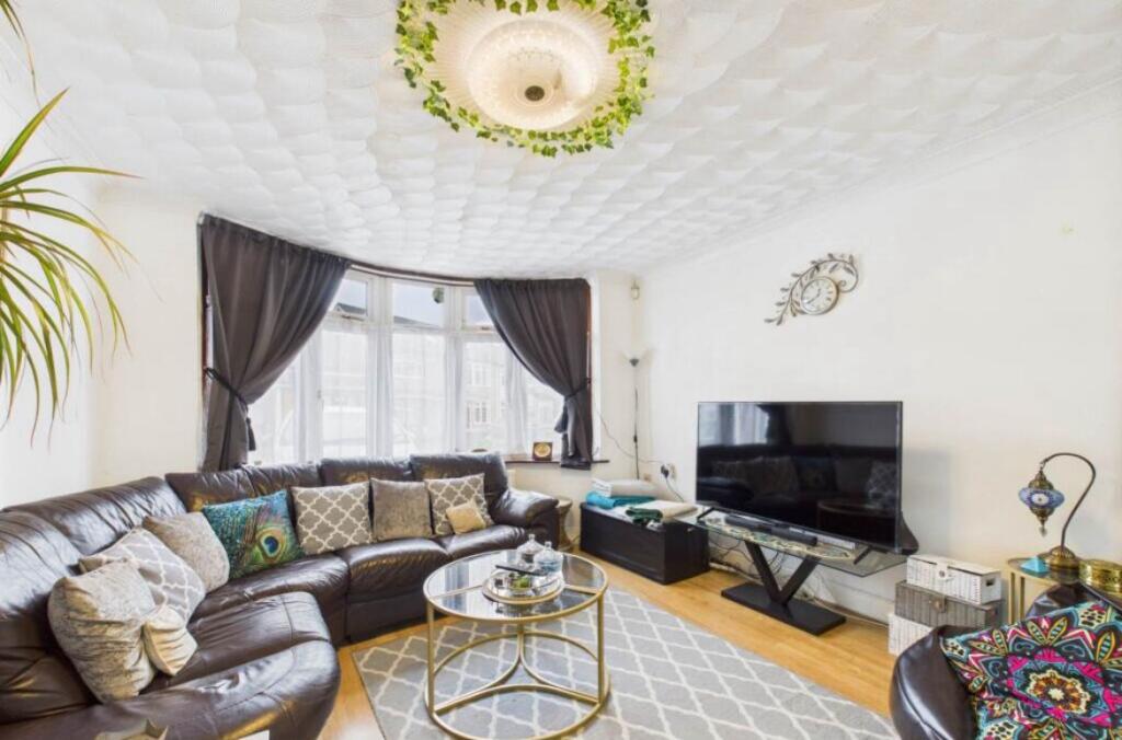 WhatsApp Image 2025-06-09 at 13.59.06 (1).jpeg