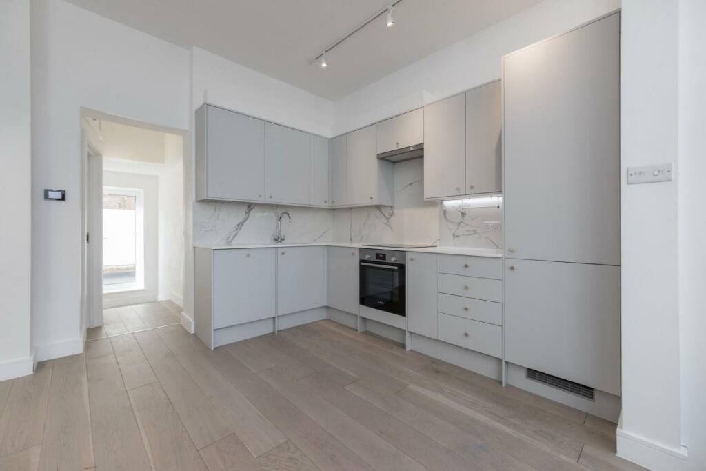 KITCHEN 1.jpg