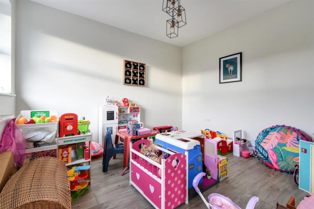 Sitting room/Bedroom four