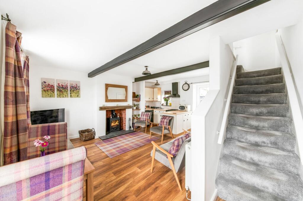 OPEN-PLAN LIVING DINING AND KITCHEN