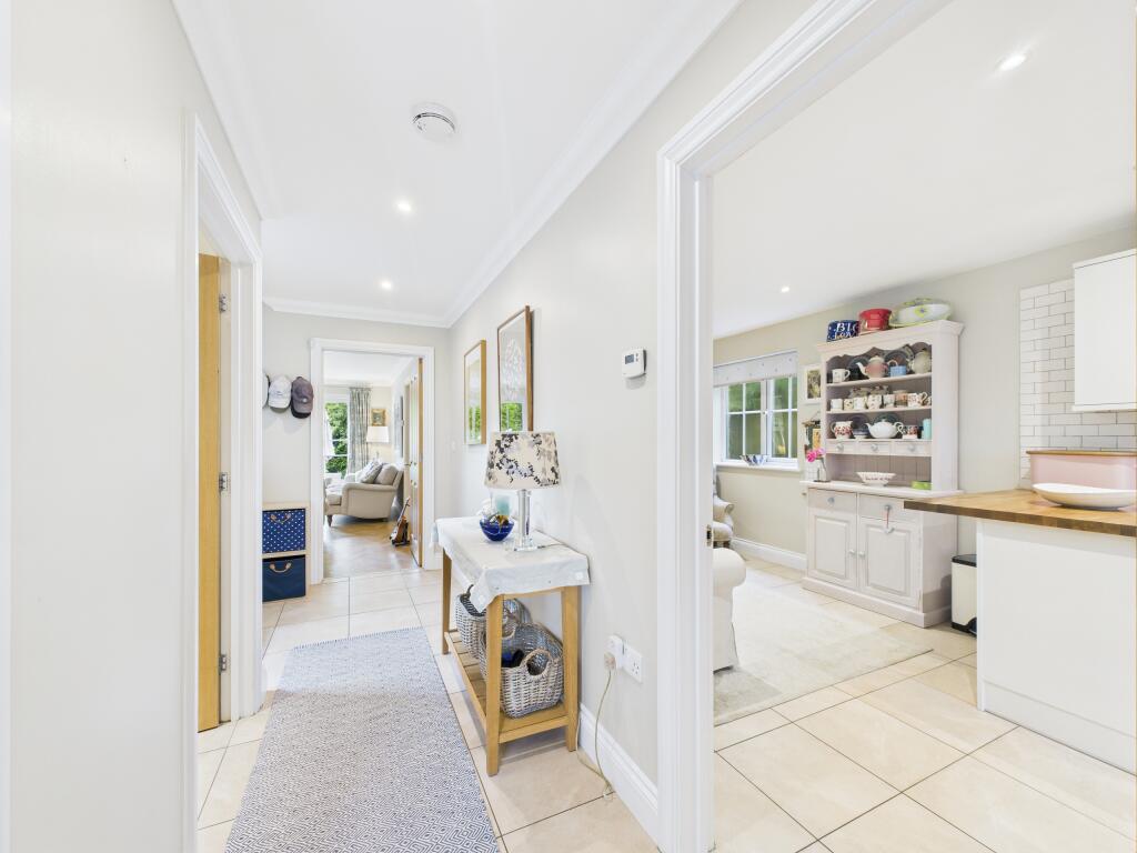 CAM02909G0-PR0439-STILL031