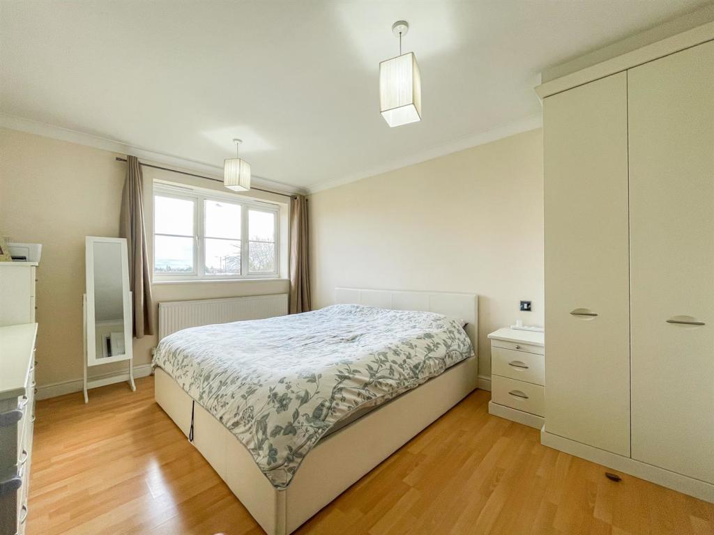 bed 2.jpg