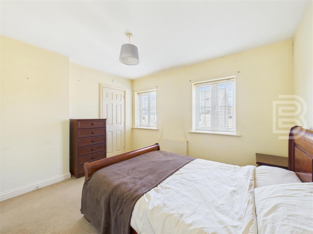 Bedroom 1 (2).jpg