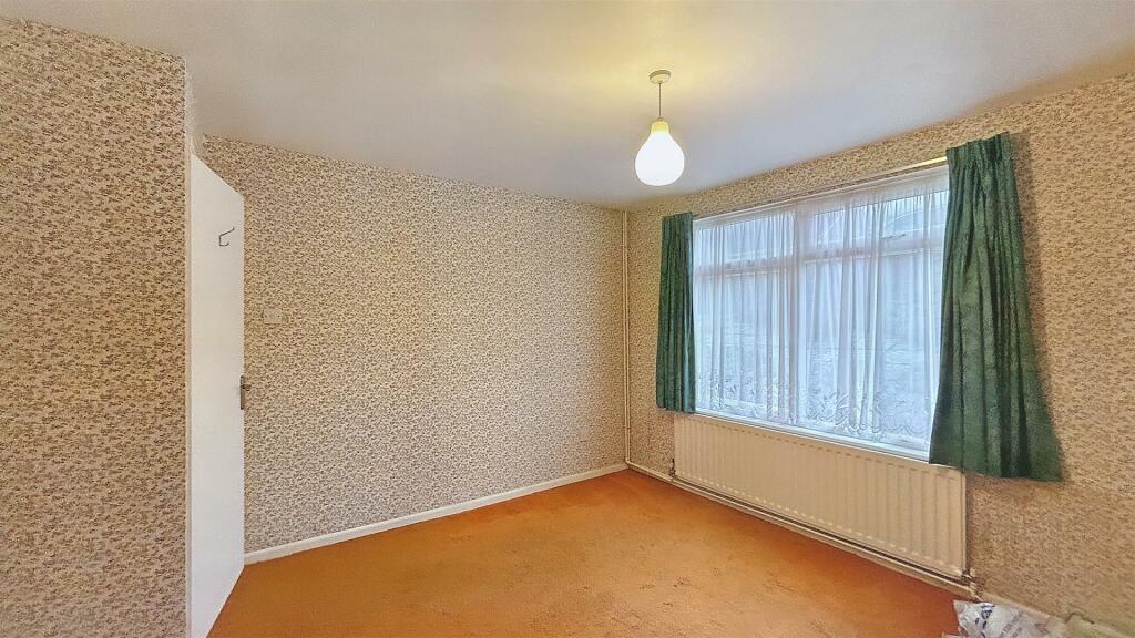 Bedroom 1.jpg