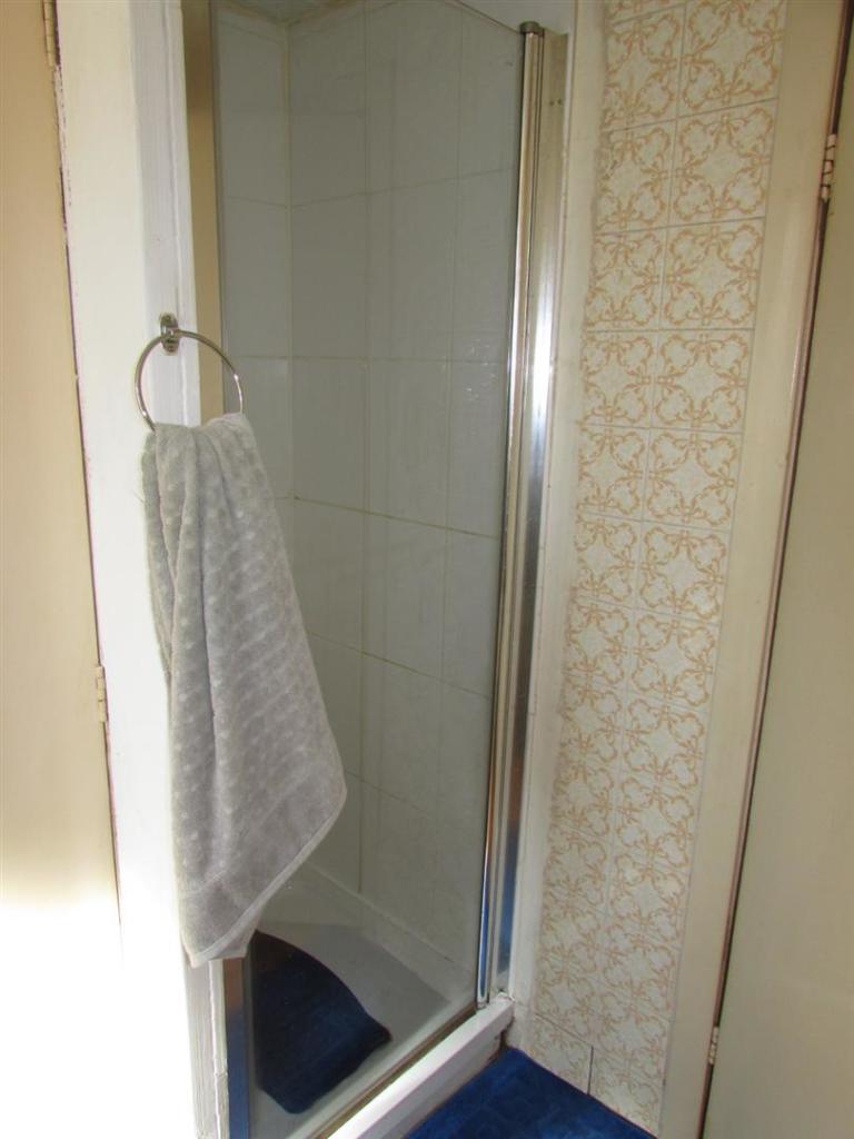 ClaytonSt21bath2.JPG