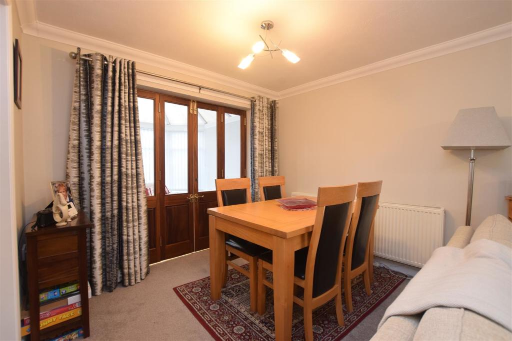 LIVING/DINING ROOM