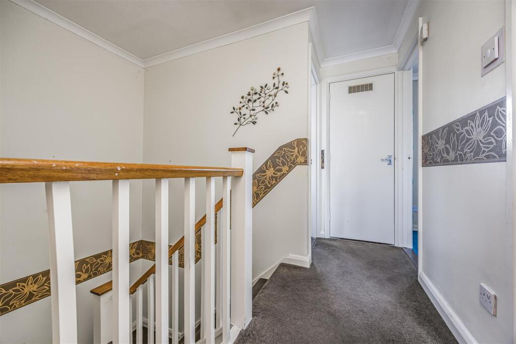 37 Springwood Avenue, Waterlooville-PorticoMarketi