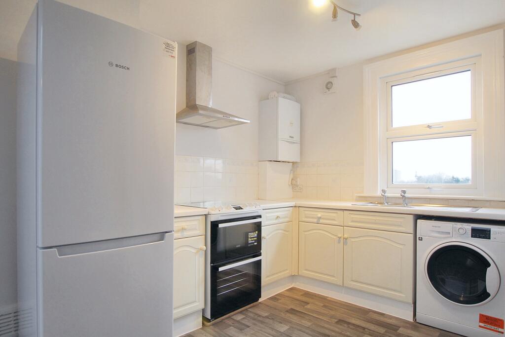5 - kitchen.JPG