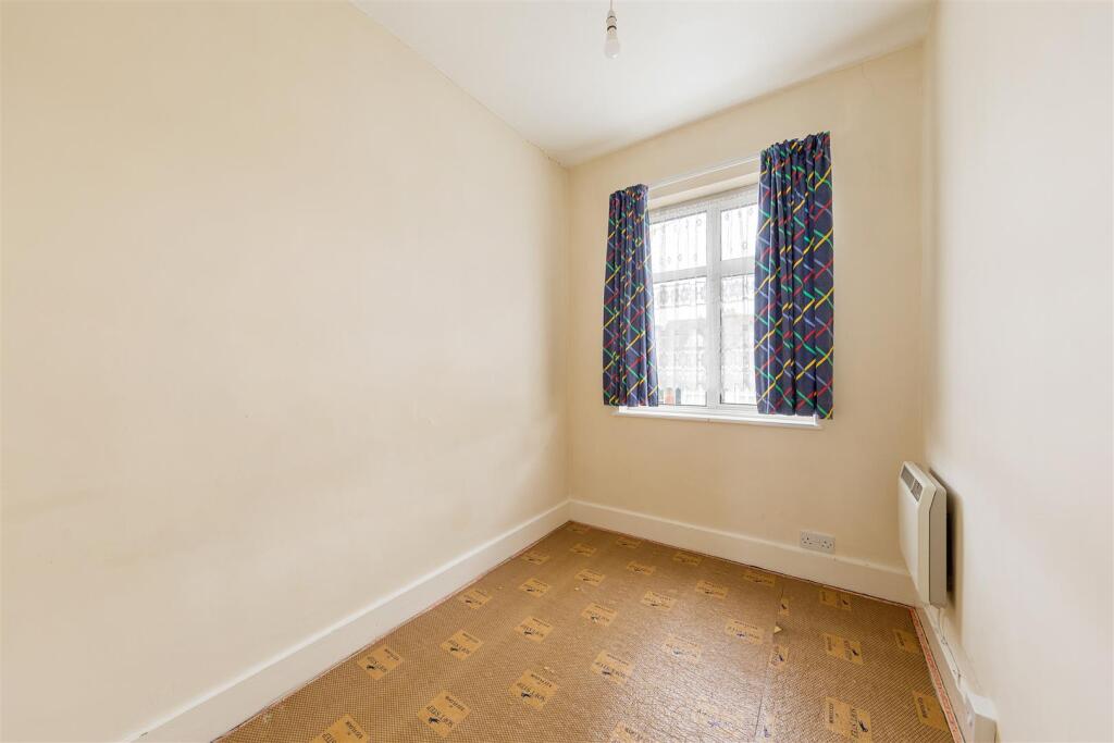 Hall Lane, E4
