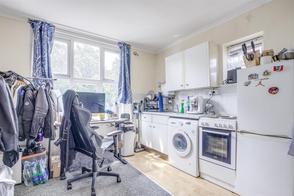 22 Priory Road, HP13 6SL-4.jpg