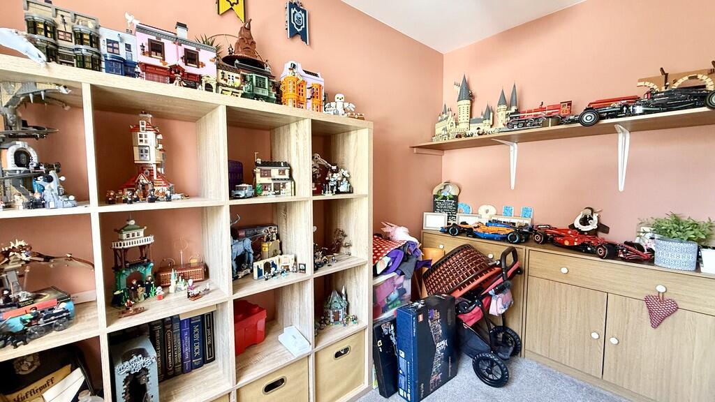 Bedroom/study
