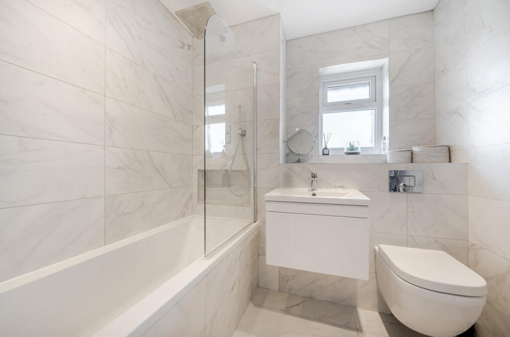 1336038-12-689b3b...