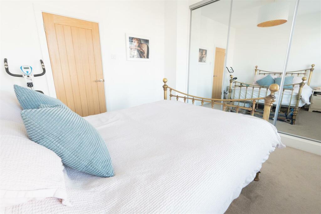 015 - Master Bedroom 3.jpg