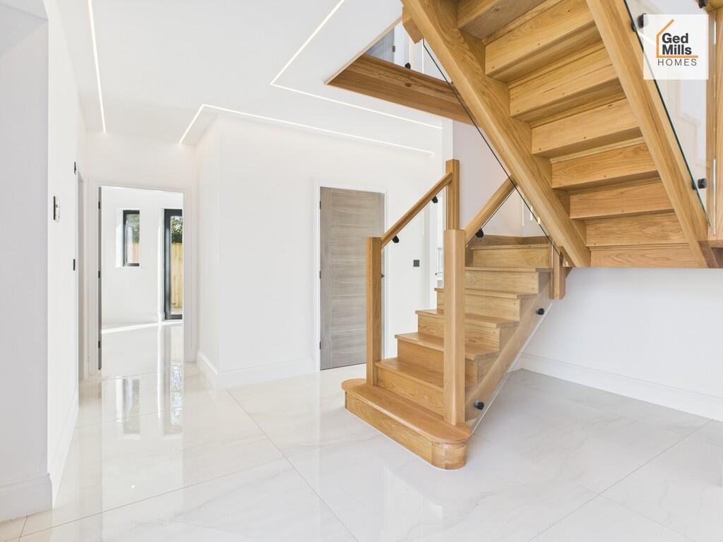 ENTRANCE HALLWAY 