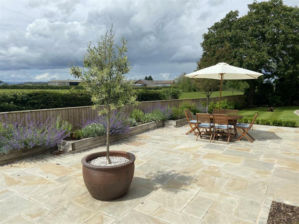 patio1.JPG