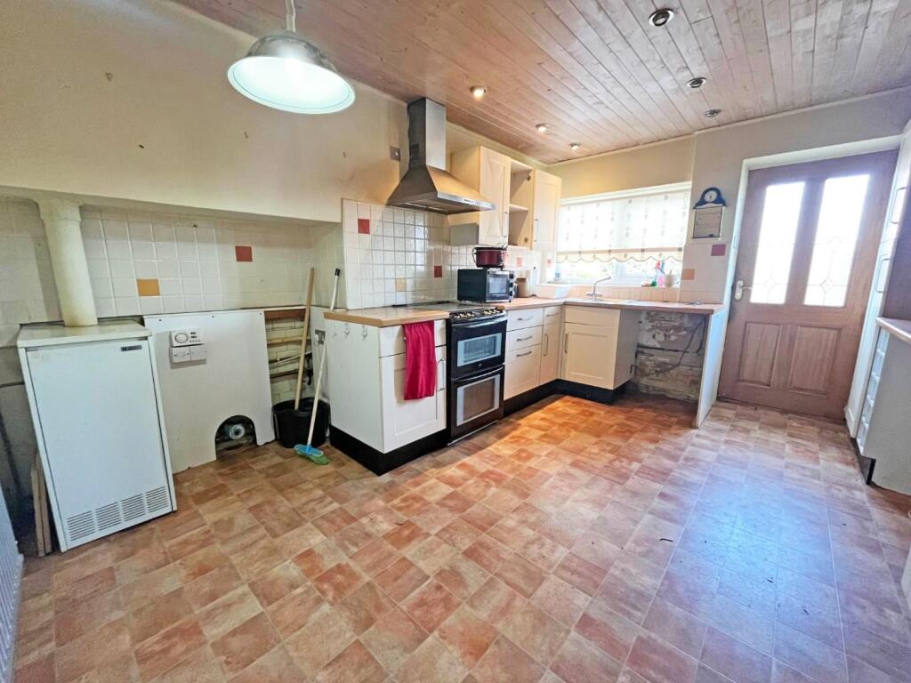 Kitchen1.jpg