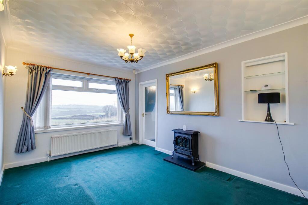 SITTING/DINING ROOM
