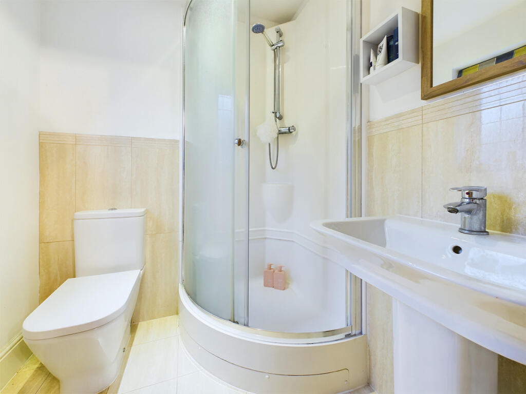 Ensuite to 2nd Bedroom